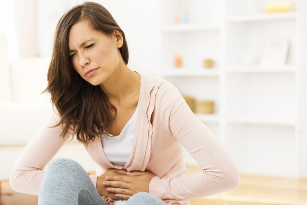 abdominal pain due to worms